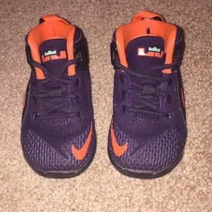 Nike lebron 12’s size 6c 685185-500